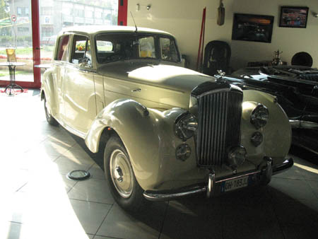 deposito ed esposizione auto d'epoca vicino Milano Como Varese Novara (18)